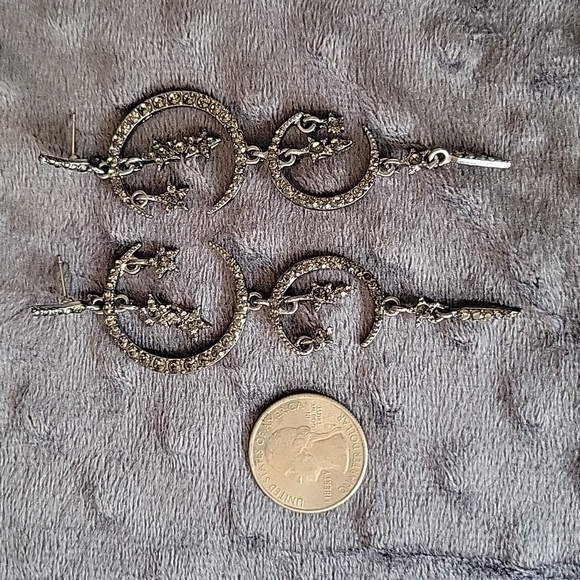 🤎 Sparkly Crescent Moon Earrings 🌙 - Picture 6 of 8